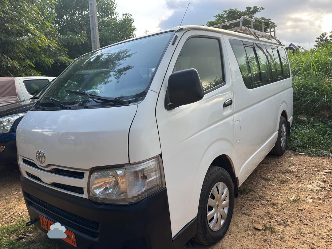 TOYOTA MINI BUS 2004
